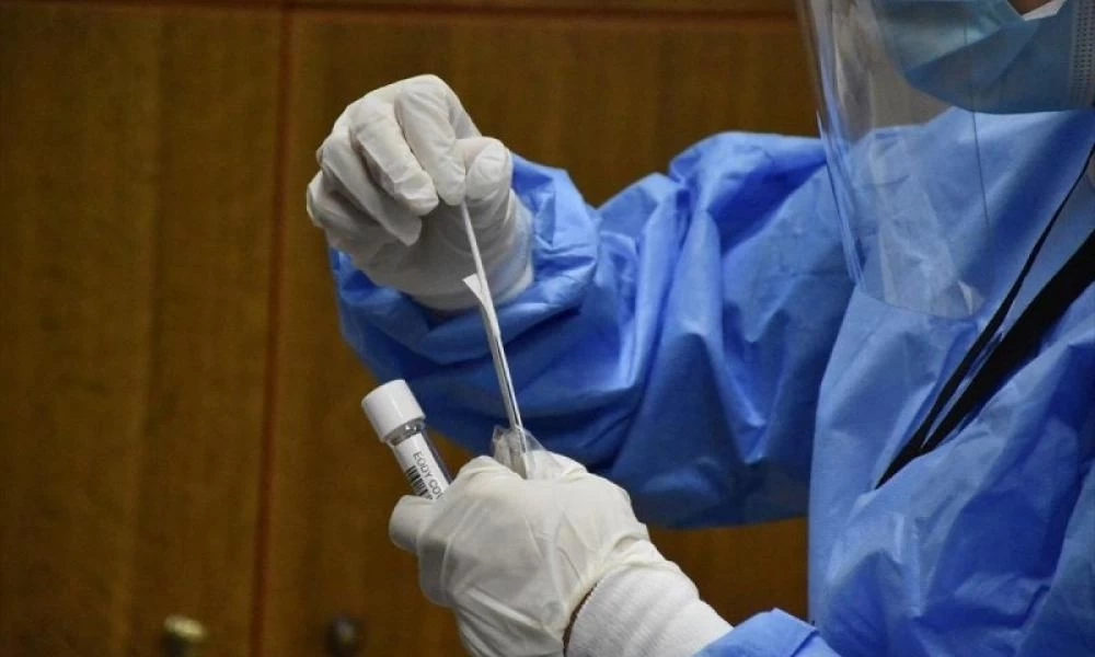 Κορονοϊός: «Επείγουσα Έγκριση Χρήσης» από την FDA σε τεστ που γίνεται στο σπίτι